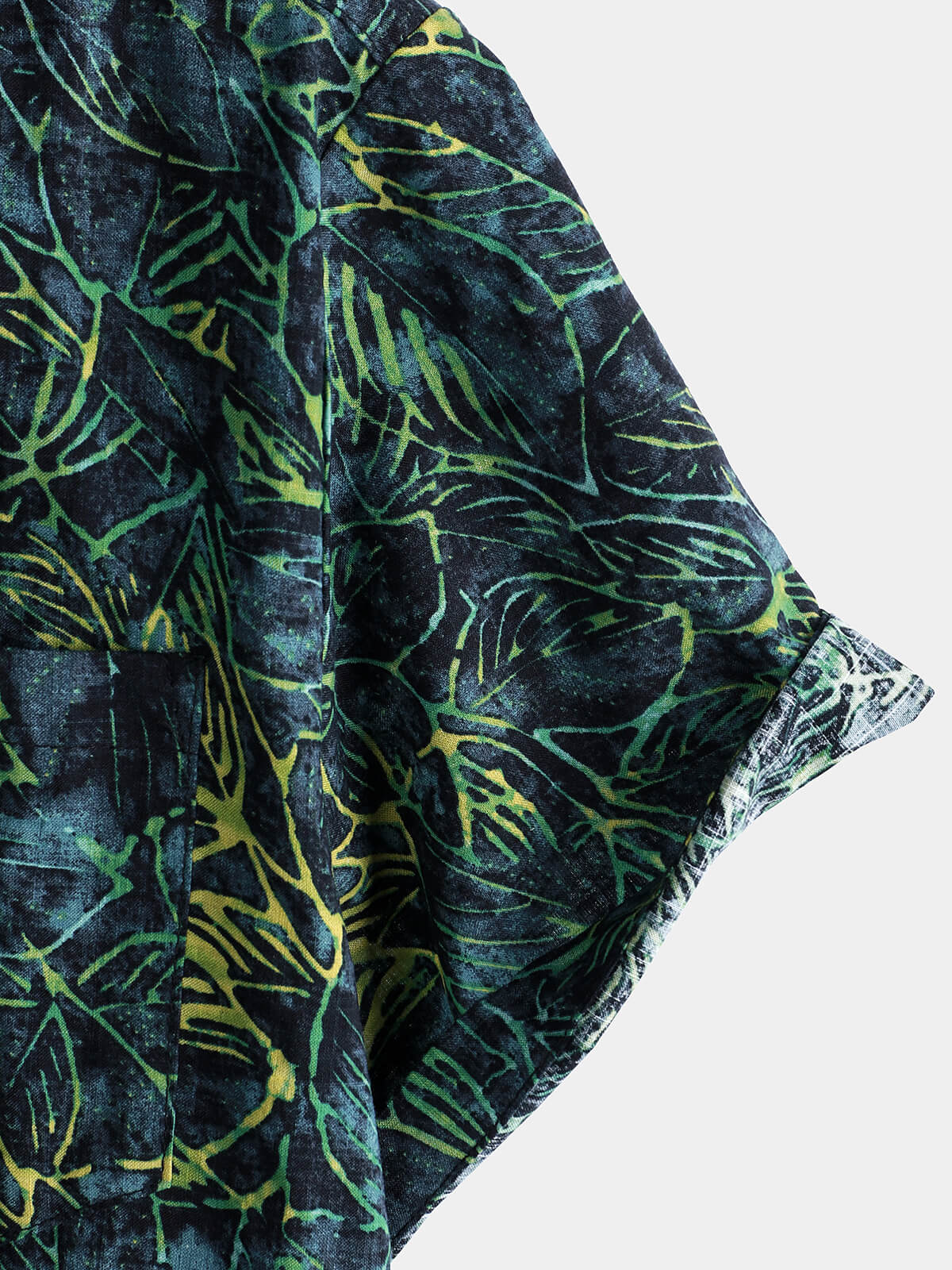 Short-Sleeved Hawaiian Shirt with Tropical Print and Pockets for Men