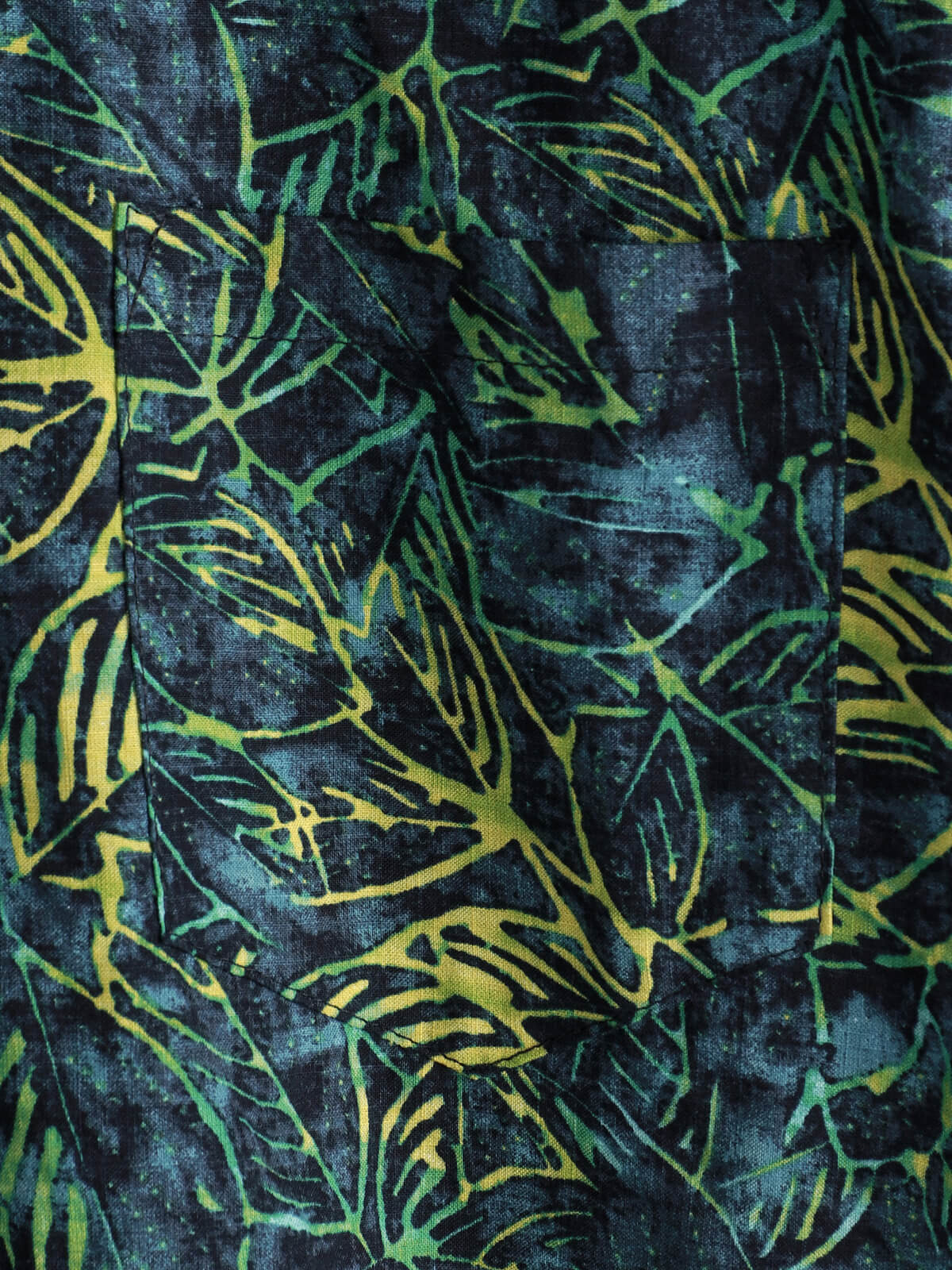 Short-Sleeved Hawaiian Shirt with Tropical Print and Pockets for Men