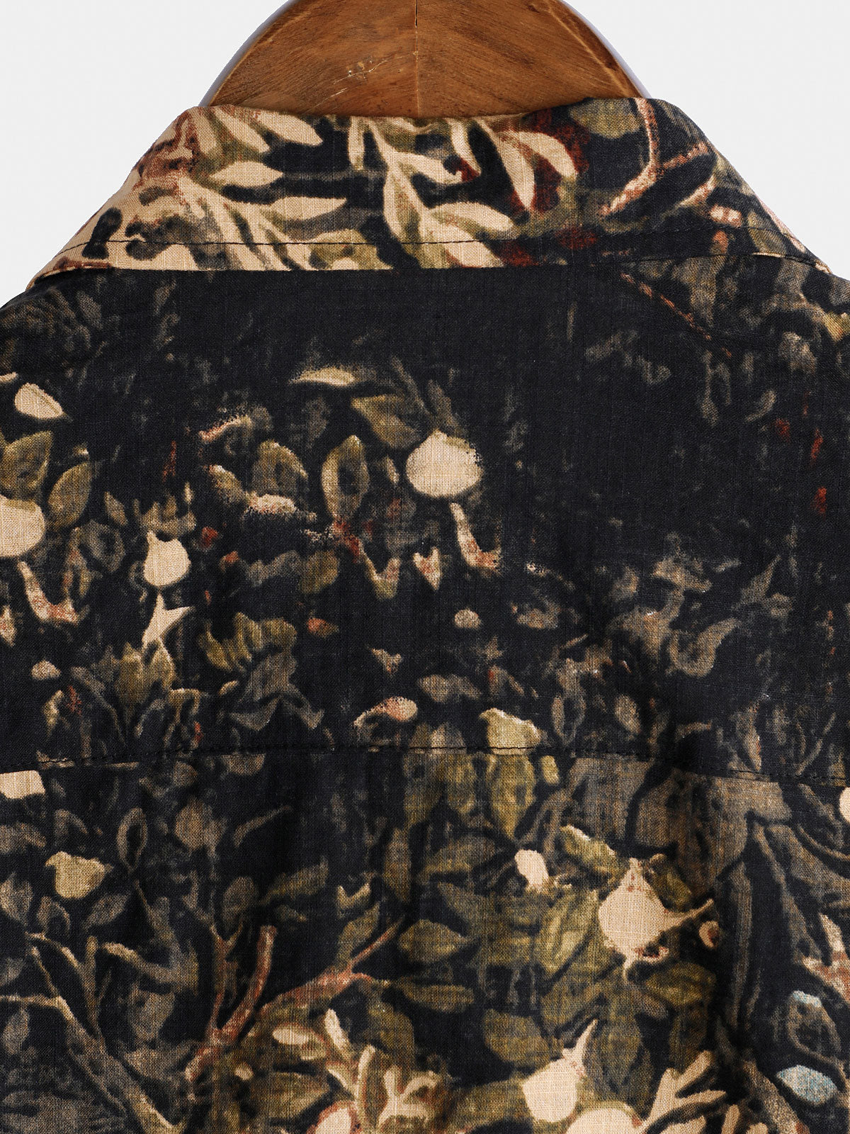Men's Short-Sleeved Button-Up Shirt with Retro Floral Print