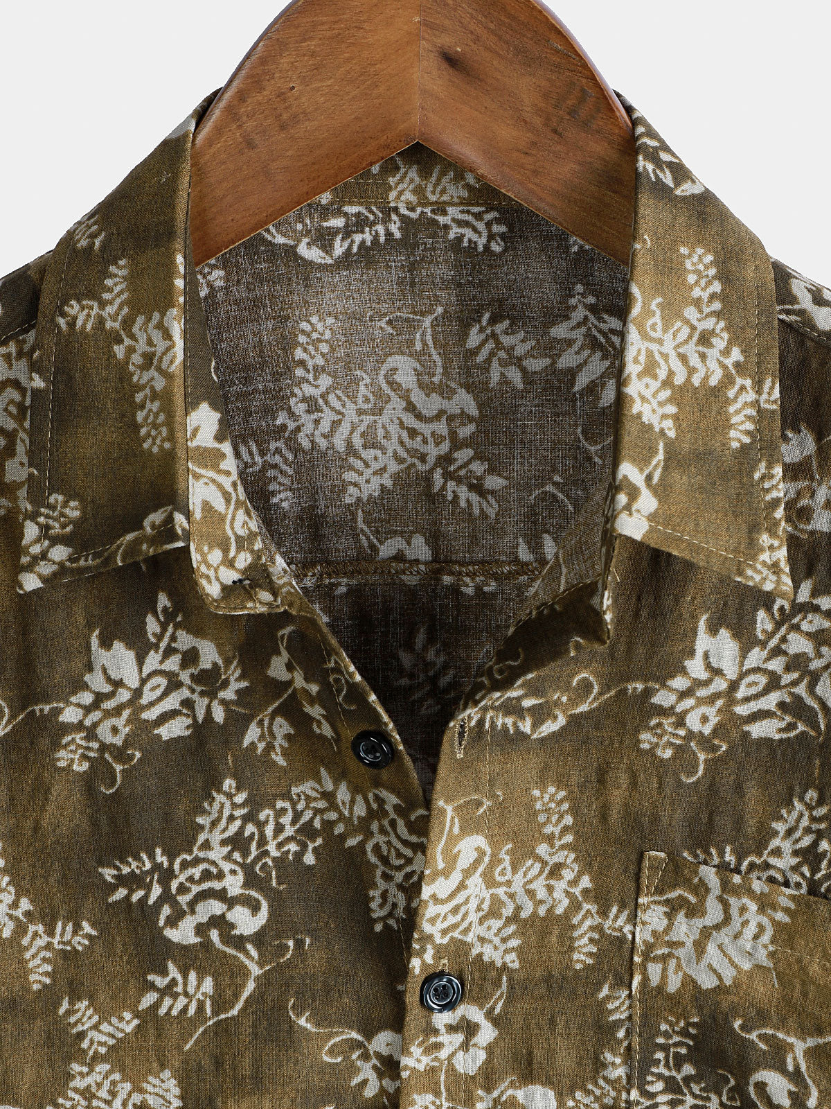 Men's Short Sleeve Casual Shirt with Pocket and Retro Print