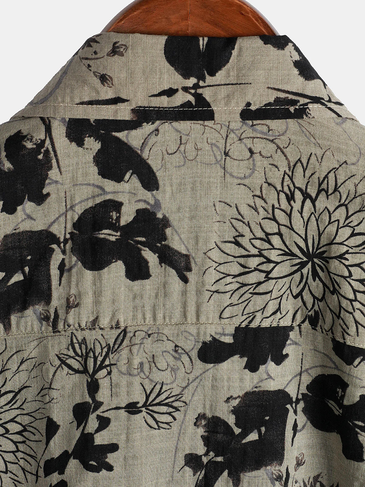 Short-sleeved shirt for men with retro floral print