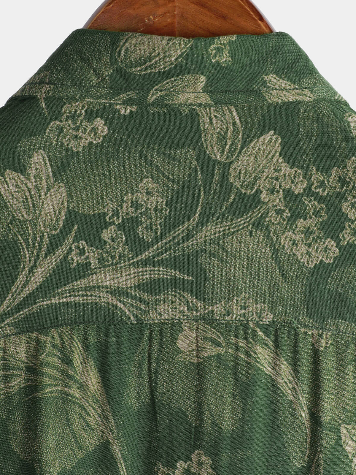 Short-sleeved Hawaiian shirt with breathable buttons for men in vintage green